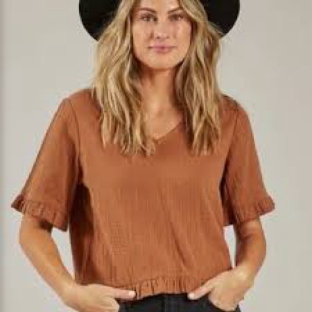 Rylee + Cru V-Neck Ruffle Sleeve Top in Rust